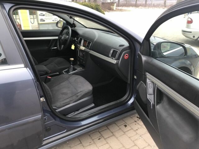 Серый Опель Вектра, объемом двигателя 1.9 л и пробегом 320 тыс. км за 3800 $, фото 7 на Automoto.ua