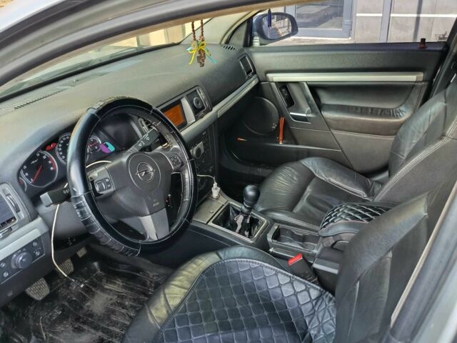 Серый Опель Вектра, объемом двигателя 2.2 л и пробегом 400 тыс. км за 2500 $, фото 2 на Automoto.ua