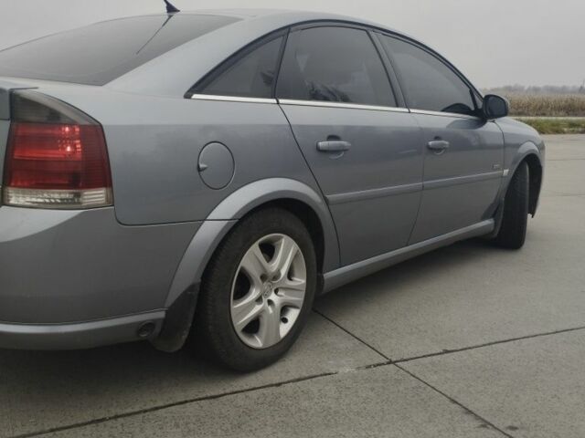 Сірий Опель Вектра, об'ємом двигуна 2.2 л та пробігом 420 тис. км за 4400 $, фото 2 на Automoto.ua