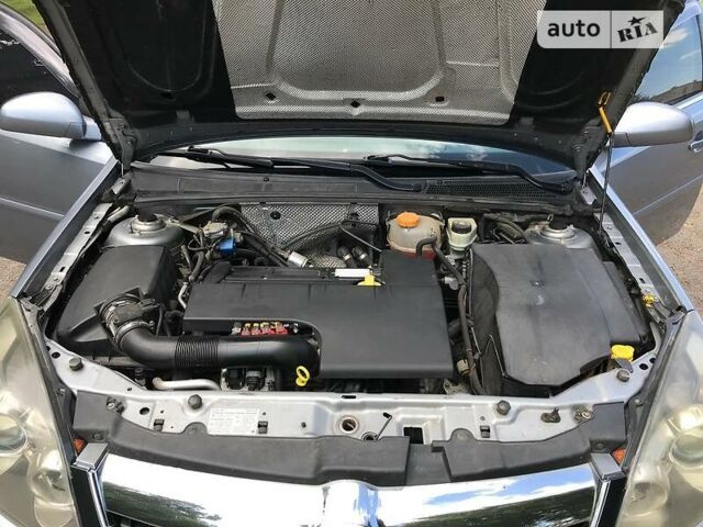 Сірий Опель Вектра, об'ємом двигуна 2.2 л та пробігом 315 тис. км за 6000 $, фото 1 на Automoto.ua