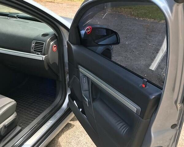 Сірий Опель Вектра, об'ємом двигуна 2.2 л та пробігом 315 тис. км за 6000 $, фото 10 на Automoto.ua