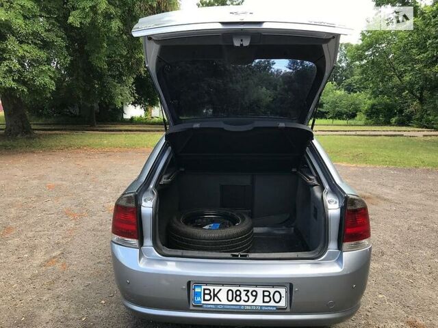 Сірий Опель Вектра, об'ємом двигуна 2.2 л та пробігом 315 тис. км за 6000 $, фото 6 на Automoto.ua