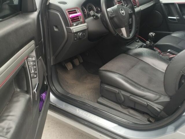 Сірий Опель Вектра, об'ємом двигуна 2.2 л та пробігом 420 тис. км за 4400 $, фото 3 на Automoto.ua