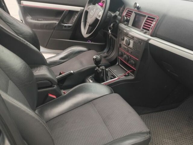 Сірий Опель Вектра, об'ємом двигуна 2.2 л та пробігом 420 тис. км за 4400 $, фото 4 на Automoto.ua