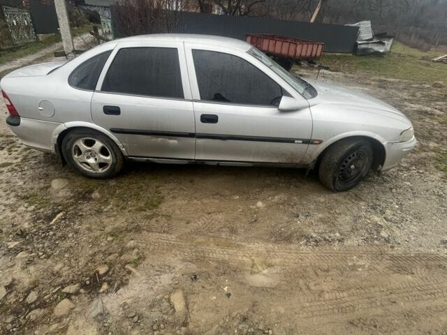 Серый Опель Вектра, объемом двигателя 1.8 л и пробегом 300 тыс. км за 814 $, фото 5 на Automoto.ua