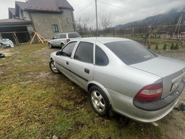 Серый Опель Вектра, объемом двигателя 1.8 л и пробегом 300 тыс. км за 814 $, фото 3 на Automoto.ua