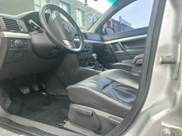 Серый Опель Вектра, объемом двигателя 3.2 л и пробегом 263 тыс. км за 3100 $, фото 6 на Automoto.ua