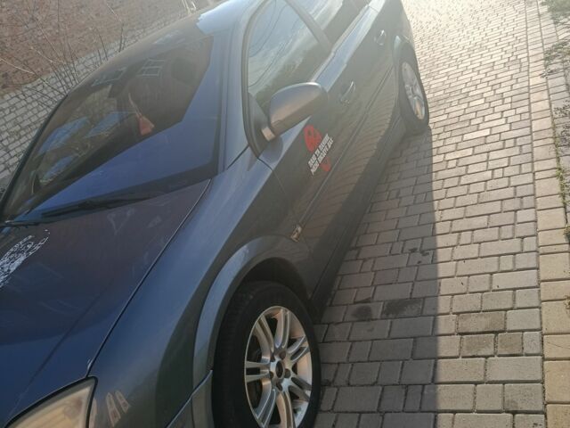 Сірий Опель Вектра, об'ємом двигуна 2 л та пробігом 320 тис. км за 1400 $, фото 1 на Automoto.ua