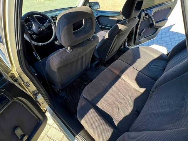 Сірий Опель Вектра, об'ємом двигуна 1.6 л та пробігом 392 тис. км за 1299 $, фото 5 на Automoto.ua