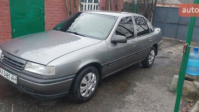 Серый Опель Вектра, объемом двигателя 2 л и пробегом 400 тыс. км за 2200 $, фото 3 на Automoto.ua