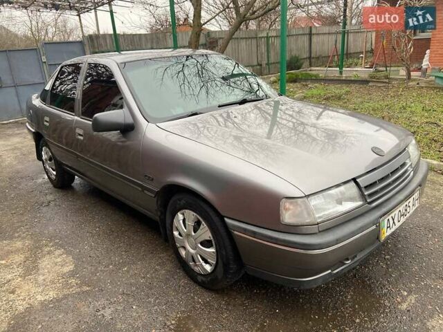 Серый Опель Вектра, объемом двигателя 2 л и пробегом 400 тыс. км за 2200 $, фото 2 на Automoto.ua