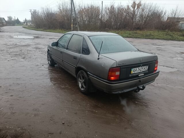 Серый Опель Вектра, объемом двигателя 2 л и пробегом 300 тыс. км за 1000 $, фото 3 на Automoto.ua