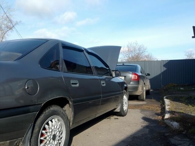 Сірий Опель Вектра, об'ємом двигуна 2 л та пробігом 330 тис. км за 1700 $, фото 1 на Automoto.ua