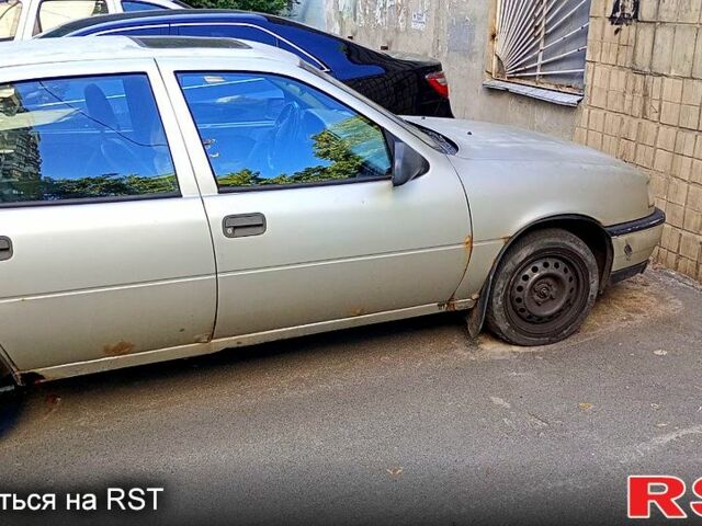 Серый Опель Вектра, объемом двигателя 1.8 л и пробегом 391 тыс. км за 700 $, фото 4 на Automoto.ua