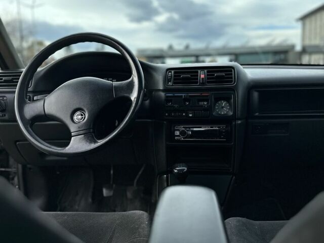 Опель Вектра 1989 у Чернівцях на Automoto.ua Сірий Опель Вектра, об'ємом двигуна 1.6 л та пробігом 260 тис. км за 1350 $, фото 5 на Automoto.ua