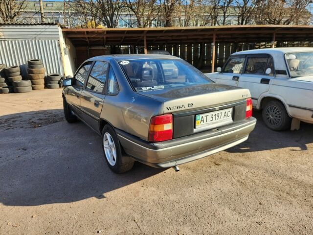 Серый Опель Вектра, объемом двигателя 2 л и пробегом 411 тыс. км за 900 $, фото 1 на Automoto.ua