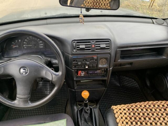 Серый Опель Вектра, объемом двигателя 1.6 л и пробегом 280 тыс. км за 920 $, фото 7 на Automoto.ua