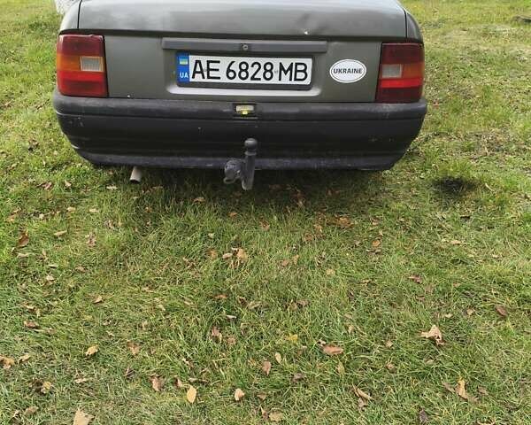 Сірий Опель Вектра, об'ємом двигуна 1.7 л та пробігом 334 тис. км за 800 $, фото 5 на Automoto.ua