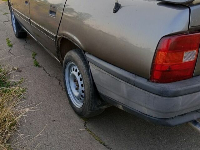 Сірий Опель Вектра, об'ємом двигуна 1.6 л та пробігом 300 тис. км за 1250 $, фото 3 на Automoto.ua