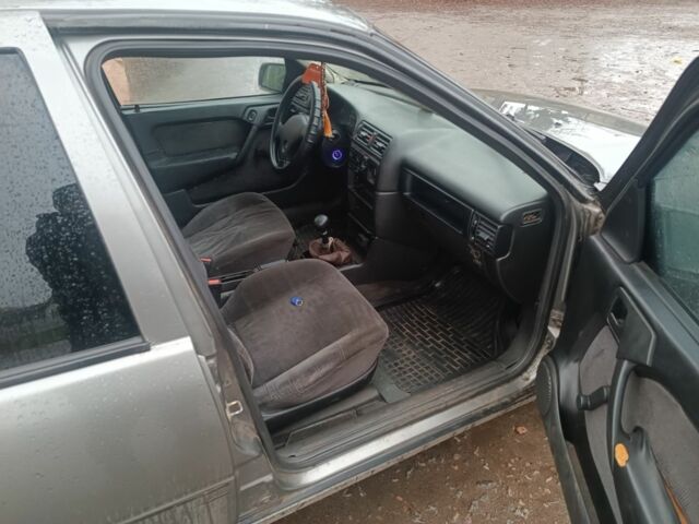 Серый Опель Вектра, объемом двигателя 2 л и пробегом 300 тыс. км за 1000 $, фото 6 на Automoto.ua