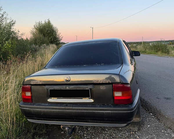Серый Опель Вектра, объемом двигателя 1.8 л и пробегом 250 тыс. км за 1250 $, фото 2 на Automoto.ua