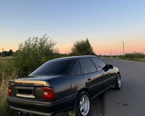 Серый Опель Вектра, объемом двигателя 1.8 л и пробегом 250 тыс. км за 1250 $, фото 1 на Automoto.ua