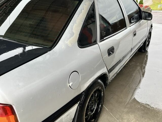 Серый Опель Вектра, объемом двигателя 2 л и пробегом 300 тыс. км за 850 $, фото 6 на Automoto.ua