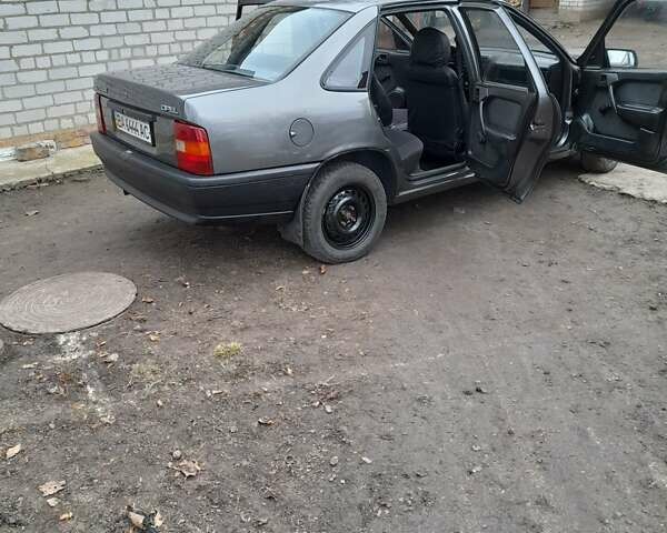 Серый Опель Вектра, объемом двигателя 1.6 л и пробегом 277 тыс. км за 2700 $, фото 13 на Automoto.ua