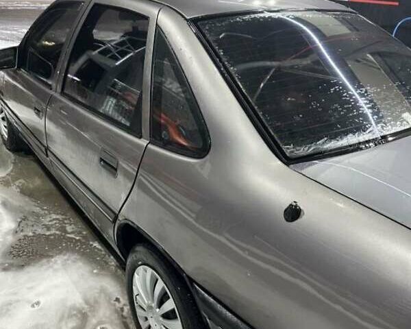 Сірий Опель Вектра, об'ємом двигуна 2 л та пробігом 300 тис. км за 1500 $, фото 3 на Automoto.ua