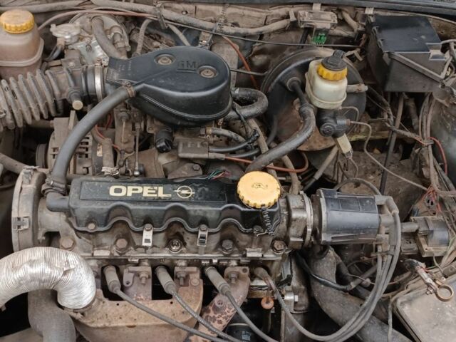 Сірий Опель Вектра, об'ємом двигуна 0.16 л та пробігом 3 тис. км за 1100 $, фото 6 на Automoto.ua