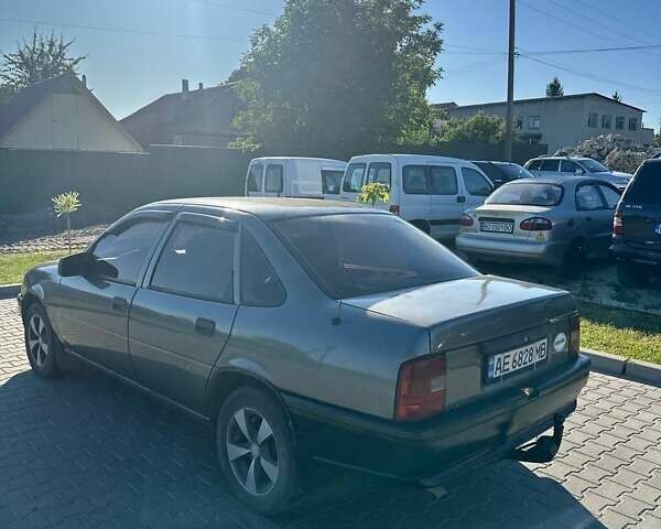 Сірий Опель Вектра, об'ємом двигуна 1.7 л та пробігом 280 тис. км за 1597 $, фото 12 на Automoto.ua