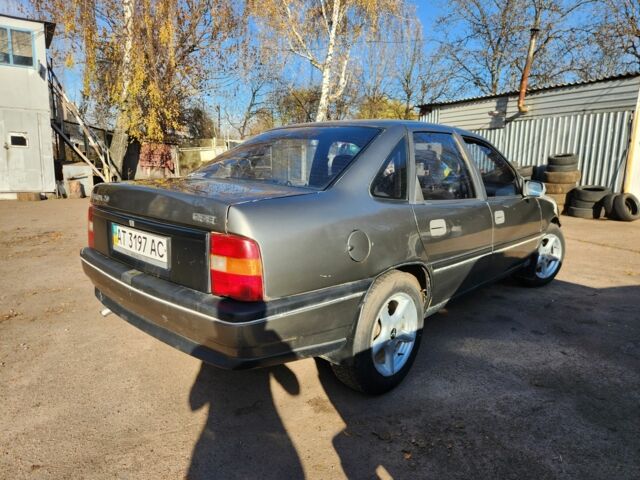 Серый Опель Вектра, объемом двигателя 2 л и пробегом 411 тыс. км за 900 $, фото 2 на Automoto.ua