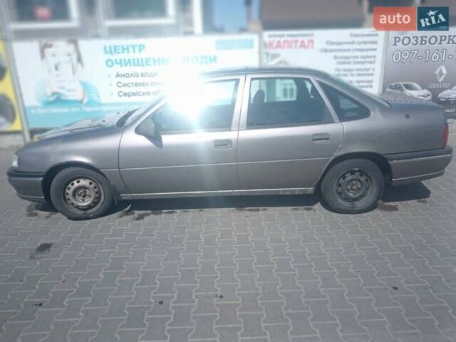 Серый Опель Вектра, объемом двигателя 2 л и пробегом 343 тыс. км за 1490 $, фото 4 на Automoto.ua