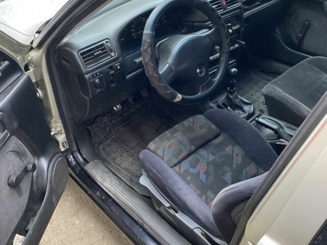 Сірий Опель Вектра, об'ємом двигуна 2 л та пробігом 450 тис. км за 1046 $, фото 3 на Automoto.ua