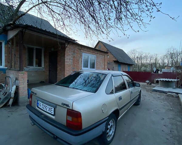 Сірий Опель Вектра, об'ємом двигуна 1.6 л та пробігом 200 тис. км за 1300 $, фото 4 на Automoto.ua