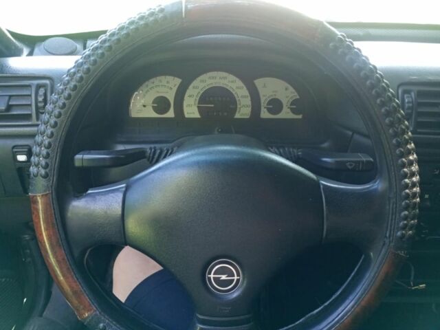 Серый Опель Вектра, объемом двигателя 1.6 л и пробегом 500 тыс. км за 900 $, фото 3 на Automoto.ua