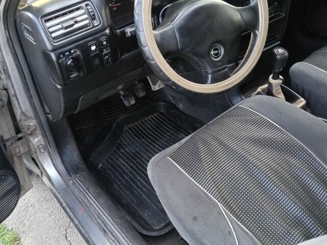 Сірий Опель Вектра, об'ємом двигуна 1.6 л та пробігом 300 тис. км за 1250 $, фото 6 на Automoto.ua