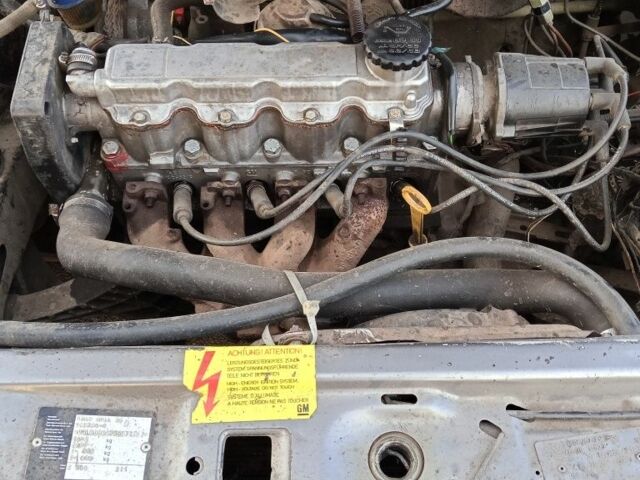 Сірий Опель Вектра, об'ємом двигуна 1.6 л та пробігом 300 тис. км за 1250 $, фото 12 на Automoto.ua