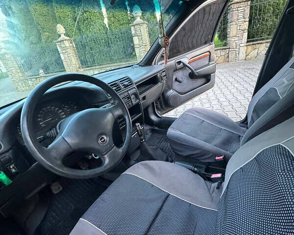 Серый Опель Вектра, объемом двигателя 1.8 л и пробегом 250 тыс. км за 1250 $, фото 6 на Automoto.ua