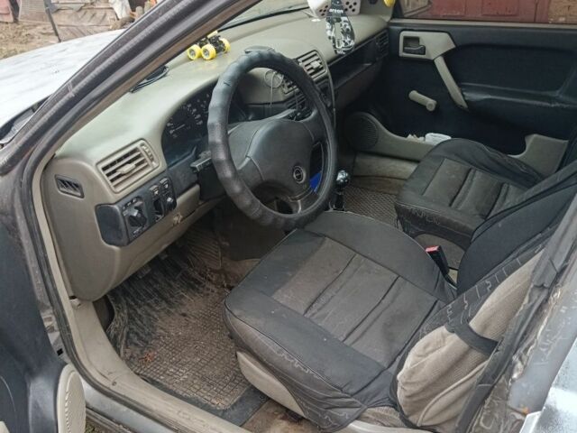 Сірий Опель Вектра, об'ємом двигуна 1 л та пробігом 56 тис. км за 1200 $, фото 4 на Automoto.ua