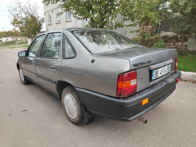 Опель Вектра 1989 в Николаеве на Automoto.ua Серый Опель Вектра, объемом двигателя 1.6 л и пробегом 300 тыс. км за 1300 $, фото 2 на Automoto.ua