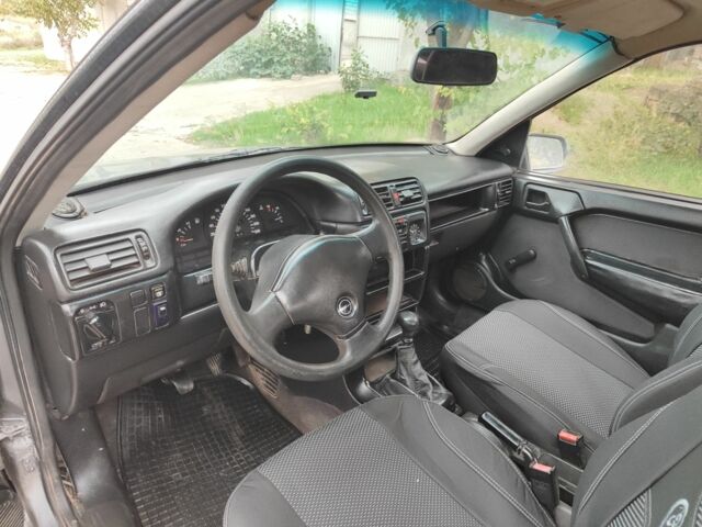 Опель Вектра 1989 в Николаеве на Automoto.ua Серый Опель Вектра, объемом двигателя 1.6 л и пробегом 300 тыс. км за 1300 $, фото 1 на Automoto.ua