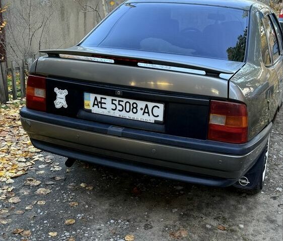 Серый Опель Вектра, объемом двигателя 1.6 л и пробегом 420 тыс. км за 1200 $, фото 1 на Automoto.ua