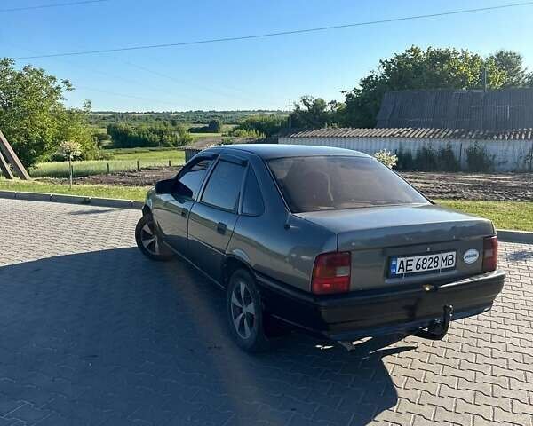 Сірий Опель Вектра, об'ємом двигуна 1.7 л та пробігом 280 тис. км за 1597 $, фото 13 на Automoto.ua