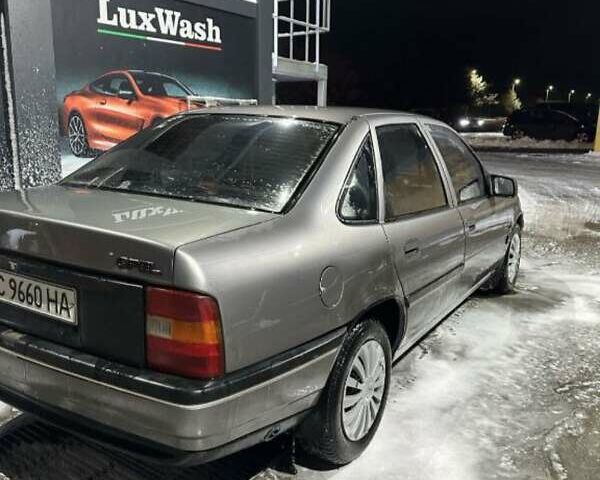 Сірий Опель Вектра, об'ємом двигуна 2 л та пробігом 300 тис. км за 1500 $, фото 5 на Automoto.ua