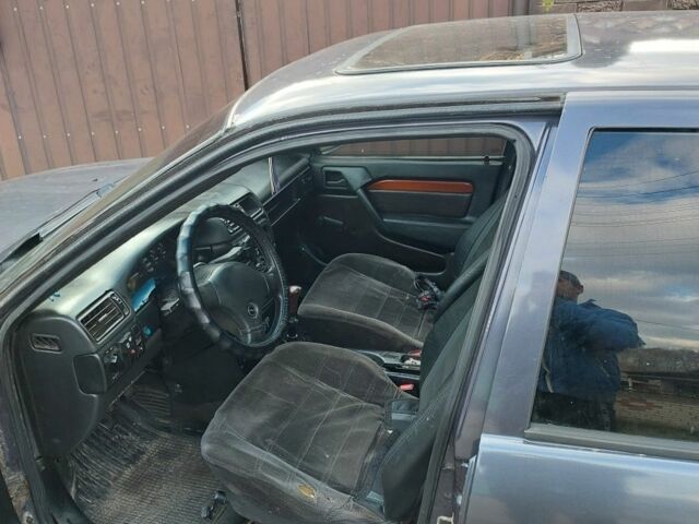 Серый Опель Вектра, объемом двигателя 2 л и пробегом 100 тыс. км за 643 $, фото 4 на Automoto.ua