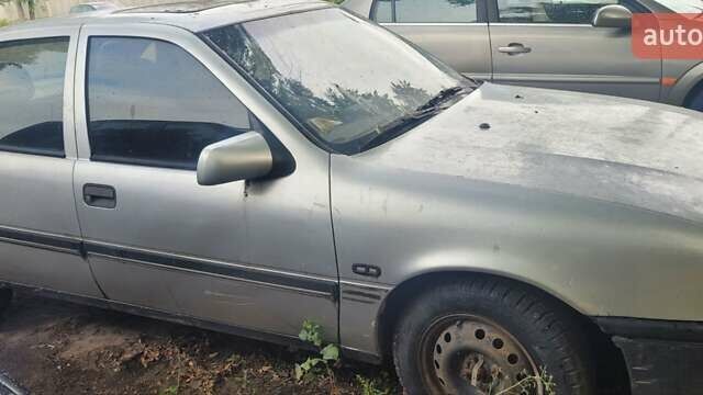 Сірий Опель Вектра, об'ємом двигуна 2 л та пробігом 300 тис. км за 500 $, фото 3 на Automoto.ua