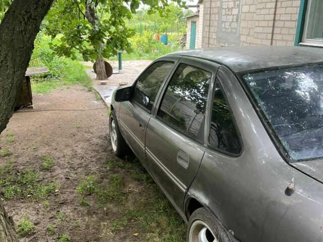 Сірий Опель Вектра, об'ємом двигуна 2 л та пробігом 200 тис. км за 1200 $, фото 2 на Automoto.ua
