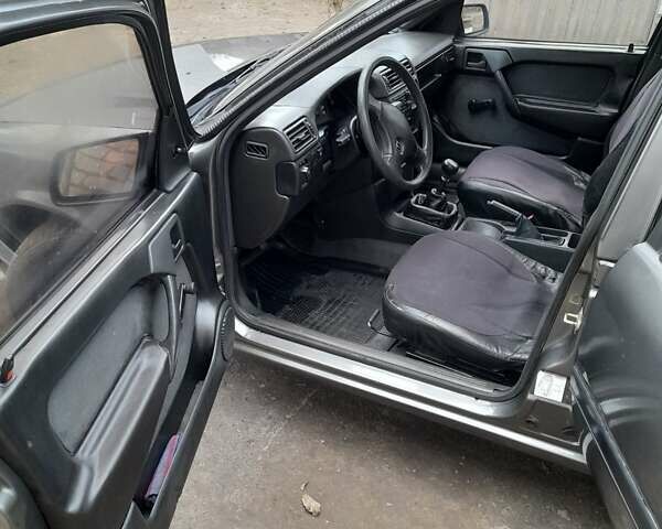 Серый Опель Вектра, объемом двигателя 1.6 л и пробегом 277 тыс. км за 2700 $, фото 8 на Automoto.ua