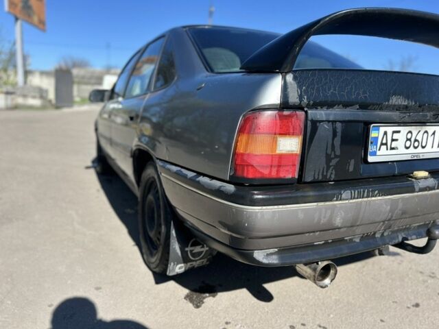 Сірий Опель Вектра, об'ємом двигуна 2 л та пробігом 380 тис. км за 1152 $, фото 3 на Automoto.ua